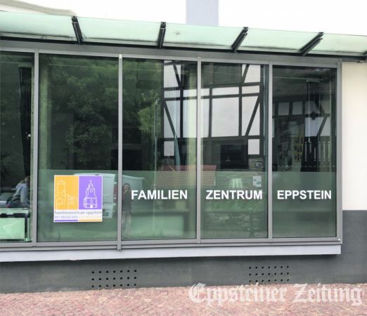 Fensterfront des Familienzentrums in der Burgstraße 18.Foto: Julia Palmert