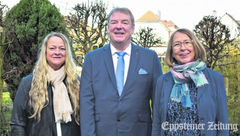 Unter einem Dach – die Regionale Diakonie Main- und Hochtaunus: Peggy Hoffmann und Stefanie Limberg (Leiterinnen Regionale Diakonie Main- und Hochtaunus) und Rüdiger Ottinger (Kaufmännischer Leiter Regionale Diakonie Main- und Hochtaunus). Foto: RDMuHT