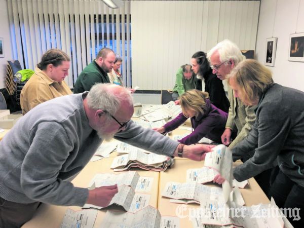 Auszählung im Wahlbezirk Vockenhausen I im Rathaus I.Foto: Julia Palmert