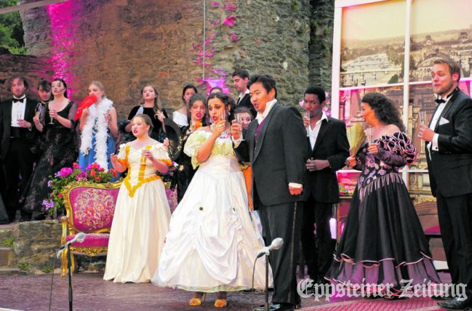 Die Opera Classica Europa ist in diesem Jahr mit „Das Land des Lächelns“ bei den Burgfestspielen zu Gast. Foto: Werner Weldert