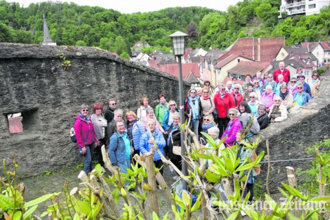 Verschnaufpause am Aufgang zur Burg. Foto: B. Schuchard-Palmert