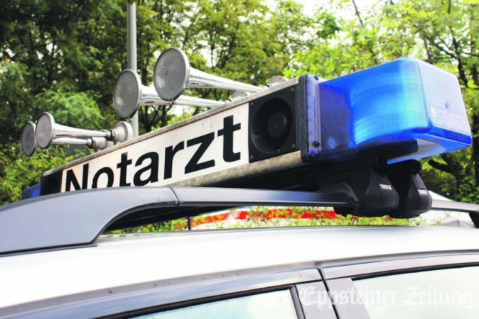 Noch bevor ein Notarzt eintrifft, kann Erste Hilfe lebensrettend sein – gewusst wie lernen die Teilnehmer im Kurs.Foto: EZ-Archiv