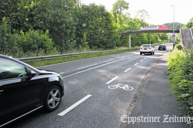 Der einseitige Radstreifen an der B455-Ortsumgehung von Eppstein bietet nur scheinbare Sicherheit, kritisiert der ADFC.
            Foto: EZ-Archiv