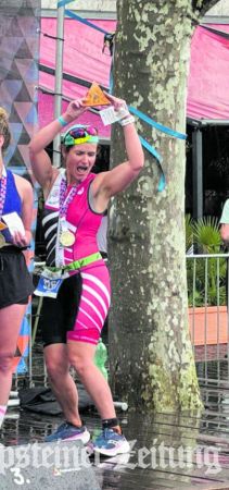 Freude bei Triathletin Melanie Ludwig.