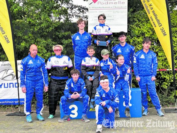 Die Kartfahrer des MSC Ehlhalten mit ihren Trainern und Betreuern.
            Foto: privat