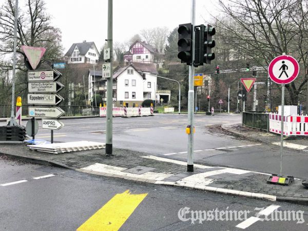 Im Winter 2024/25 wurde die Ampelanlage an der B455 erneuert. Jetzt sind weitere Sanierungen und umbauten an er Kreuzung geplant.t. Foto: Julia Palmert