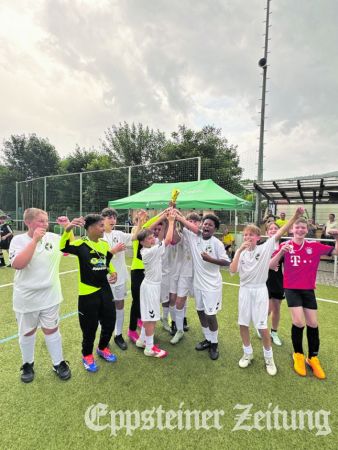 Große Freude beim D1-Turniersieger des Feldberg-Cup.
            Foto: privat