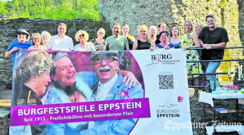 Mit gro&szlig;en Transparenten wirbt die Stadt f&uuml;r die Festspiele. Die Burgschauspieler sind bereit f&uuml;r die Premiere am Samstag um 19.30 Uhr auf der Burgb&uuml;hne. Foto: Stadt Eppstein
