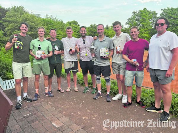 Starkes Teilnehmerfeld: Kracherspiele gab es am Wochenende bei den Einzelmeisterschaften des TC 71 Bremthal zu sehen. Am Ende setzte sich Oliver Nothof bei den Herren als Clubmeister vor Daniel Jaroszewski gefolgt von Julian Jaroszewski durch.Foto: privat
