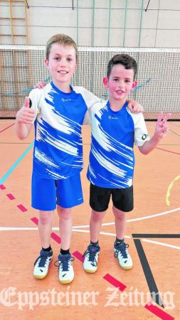Benjamin Mayer (l.) und Frederik Landvogt freuen sich über Platz 1 und 2 im U11-Jungeneinzel.
            Foto: privat