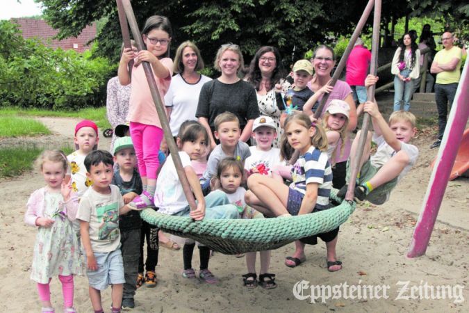 Kinder, Erzieherinnen und Eltern feierten in der Kita Ringelsocke ein harmonisches Sommerfest.Foto: Beate Schuchard-Palmert