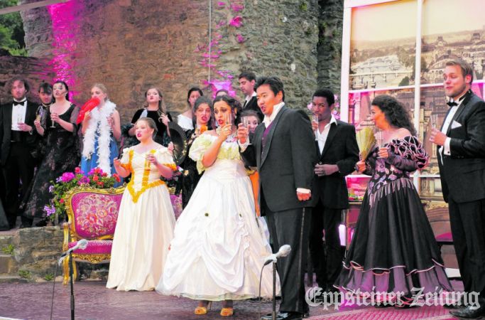 Die Opera Classica Europa begeistert seit Jahren die Besucher bei den Burgfestspielen.Foto: Werner Weldert