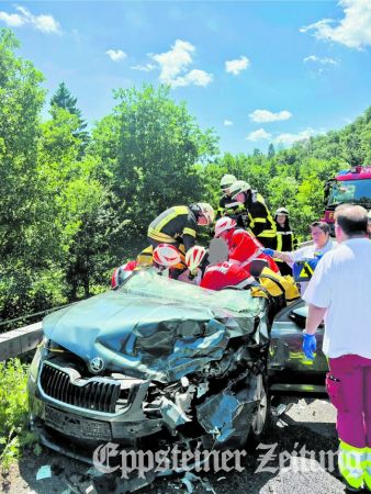 Die Feuerwehr Eppstein rückte zur Rettung nach einem Verkehrsunfall aus. Foto: FFW