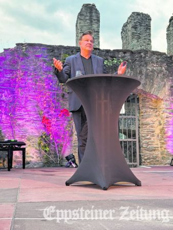 Lars Reichow formuliert mal witzig, mal nachdenklich Gedanken zur Gesellschaft.
            Foto: Frauke Frerichs-Gundt