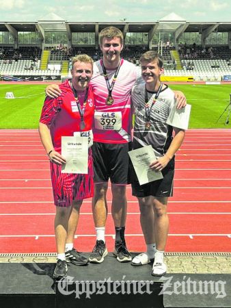 Tim Steinfurth mit dem Zweitplatzierten Kai Hurych (l.) und Timo Port (3., r.) aus dem Saarland. Foto: privat