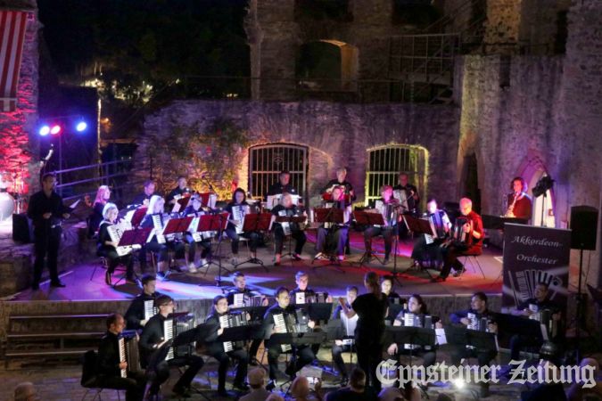 Das Orchester Main Akkordion Youth gastiert am 9. August wieder auf Burg Eppstein.Foto: privat