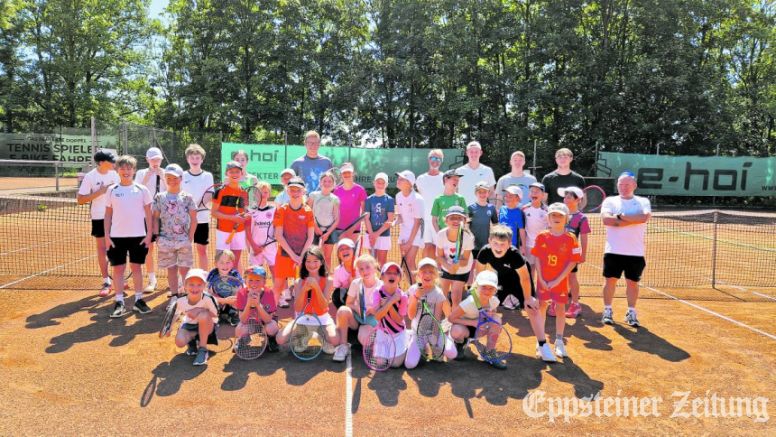 Gelungene Tenniswoche: Für 31 Kinder hielt die letzte Ferienwoche von Ausdauertraining bis Tennistechnik alles bereit. Zum Abschluss konnte die schönste Zeit des Sommers mit der Youth Night Session ausklingen.Foto: privat