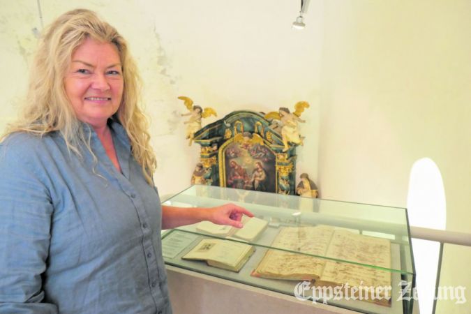 Menschen aus aller Welt haben sich im Besucherbuch verewigt. Foto: Beate Schuchard-Palmert