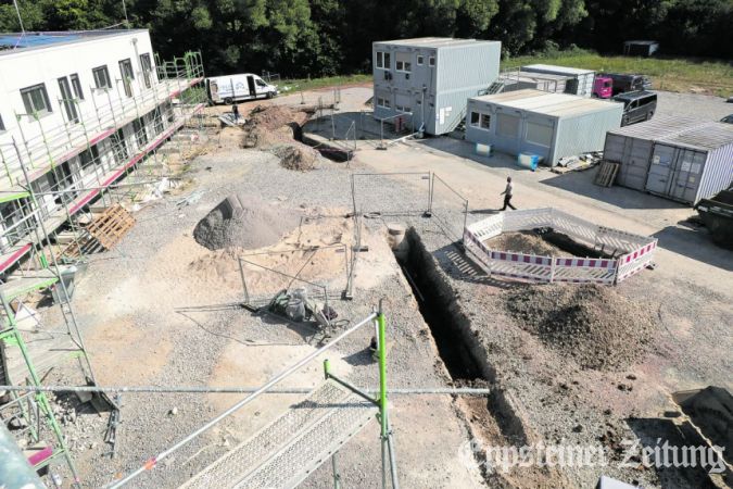 Noch ist der Vorplatz eine Baustelle. Fotos: Beate Schuchard-Palmert