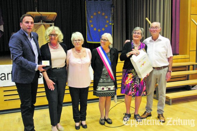 Bürgermeister Alexander Simon und Erste Stadträtin Sabine Bergold begrüßen die Gäste von Europart und aus den Partnerstädten.Foto: Beate Schuchard-Palmert