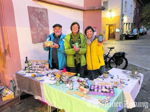 Peter Lange, Beate Rasper-Benirschke und Steffi Linicus (v.l.) organisieretn schon 2024 die Pflanzentauschbörse.Foto: privat