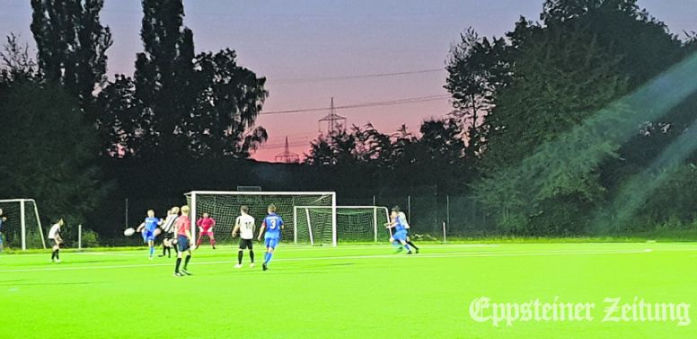 Der Bremthaler Sportplatz im Schein der Flutlichtanlage.	Foto: privat