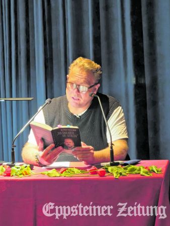 Oliver Fleischer liest aus seinem Buch „Der Oma hätte das gefallen“.Foto: U. Kindermann