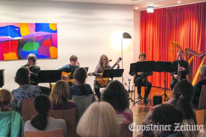 Das Lehrer-Ensemble Calypsón spielte zu Beginn und zum Abschluss des Musikschul-Konzerts.Fotos: Jonas Schönian