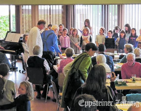 Beim Patronatsfest im Gemeindezentrum gab der Kinderchor „Instrument Stimme“ den Ton an.Foto: privat