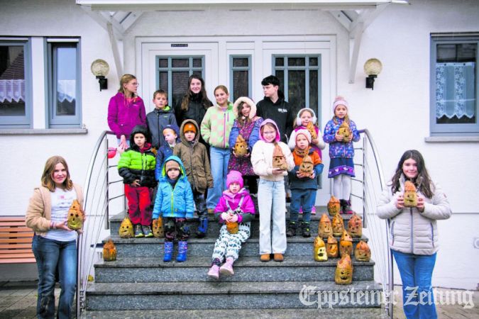 Originelle und gruselige Fratzen schnitzten die Kinder und Jugendlichen aus den Dickworz beim Heimatverein Niederjosbach.Foto: privat