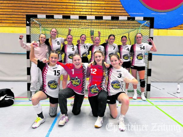 Die Mädchen der C1-Jugend der HSG EppLa jubeln.Foto: privat