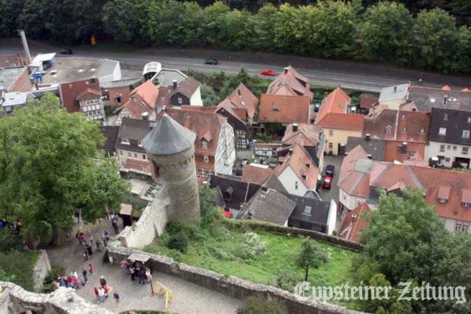Blick auf Bettelbub und Wingert Im Südzwinger der Burg vom Bergfried aus.Foto: EZ-Archiv