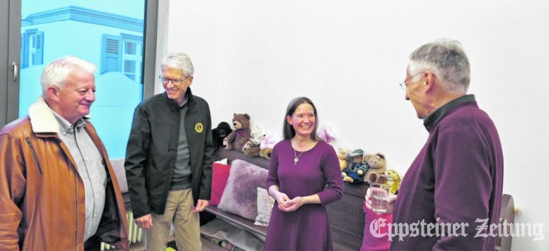 Joachim Haas, Präsident Lions Club Eppstein, Rainer Hartje, Leiterin Almut Karig und Christoph Pellengahr (v.l.) im Familienzentrum in der Altstadt..Foto: privat