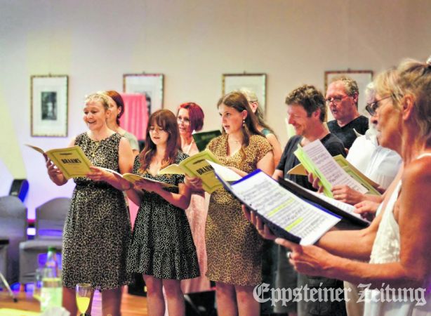 Der Neustart Chor singt zum Advent in der Talkirche.Foto: privat