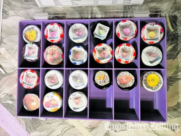 In Schraubgläsern werden Pflanzensamen gesammelt.Foto: privat