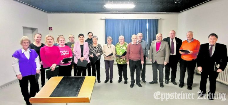 Unter der Leitung von Dirigentin Solveig Wagner (2. v.l.) stimmte der Chor der Taunusliebe die Gäste auf den Advent ein.Foto: Caren Lewinsky