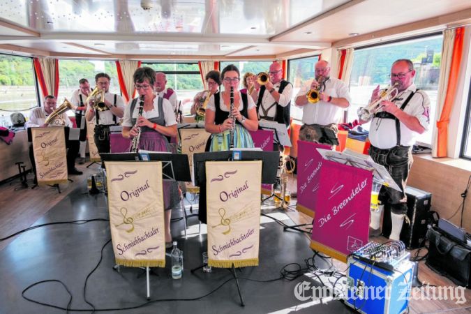 Bremthaler Blaskapelleund die Schmiehbachtaler musizirn gemeinsam.
Foto: privat