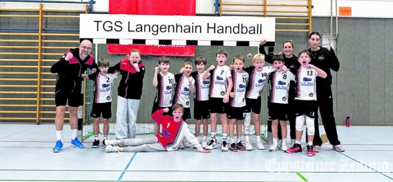 Die erfolgreiche männliche E1-Jugend mit ihren Trainern.Foto: privat