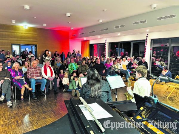 Aufmerksam lauschten die Gäste dem abwechslungsreichen Programm, das Schüler und Lehrer der Musikschule vorbereitet hatten.Foto: Sabrina Reulecke