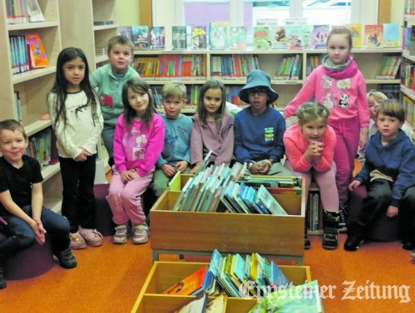 Die Kinder der Kita Unterm Regenbogen kennen sich in der Stadtbücherei schon bestens aus.Foto: privat