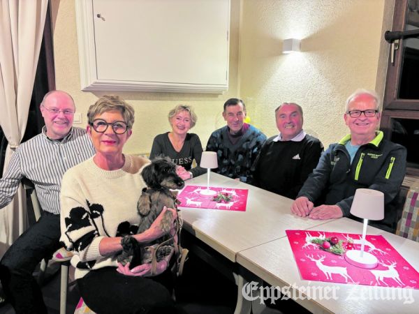 Ausgezeichnete Vereinstreue bewiesen mit 50, 40 und 30 Jahren Vereinsmitgliedschaft zahlreiche Mitglieder. Volker Machulski (ganz links), gratulierte den persönlich Anwesenden und ihren Stellvertreterinnen und Stellvertretern.Foto: privat