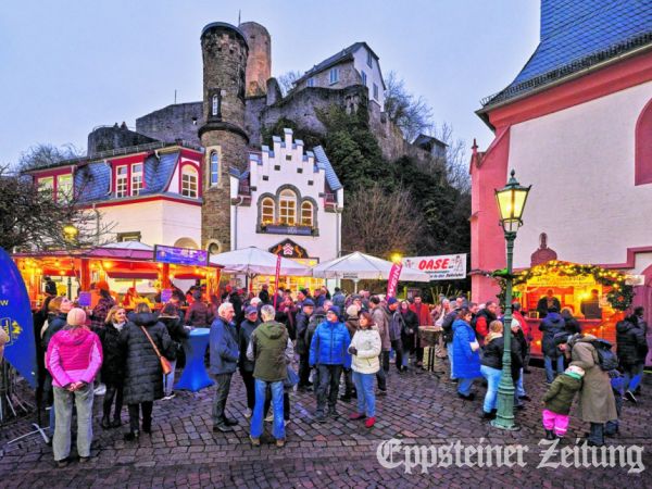 Weihnachtsmarkt unter der Burg. Foto: Walter Adler/adler-photoart.de