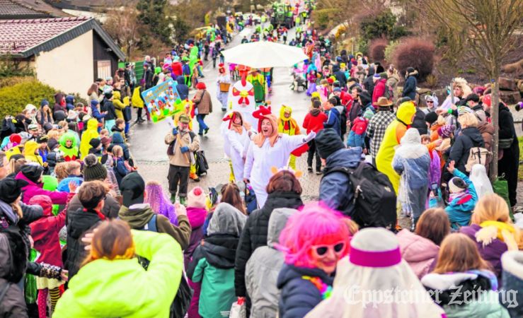 Auch am Zeilring drängten sich die Zuschauer am Straßenrand und freuten sich über den bunten Fastnachtszug.Foto: Ulrich Häfner
