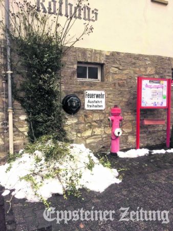 Ein Bild vom neuen AED-Standort in Niederjosbach.
             Foto: privat