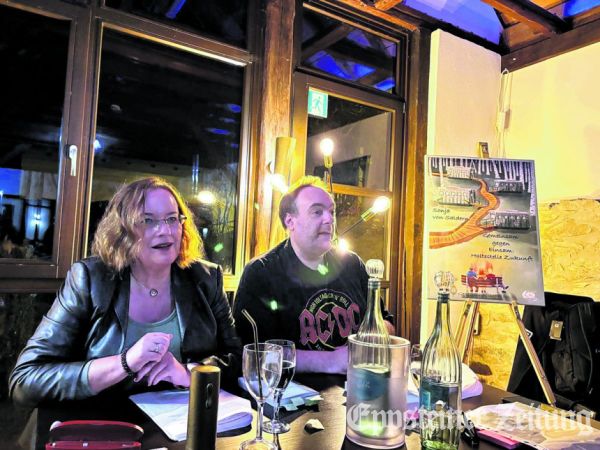 Sonja von Saldern und ihr Verleger Stefan Katgeli.Foto: Veranstalter