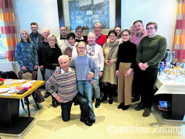 Wolfgang Büttner (vorne links) mit Enkelin Charlotte bei der Abzeichenverleihung.Foto: privat