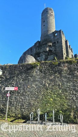 Am Westaufgang zur Burg stehen stabile Fahrradständer.Foto: Stadt Eppstein
