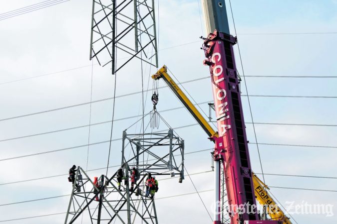 Amprion zeigt, wie die Masten erhöht werden.
Foto: Frank Peterschröter