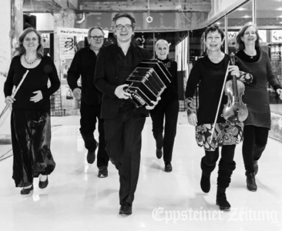 Am Samstag bei der Abendmusik in der Talkirche spielt das Tango-Sextett Flirteando.
Foto: Veranstalter