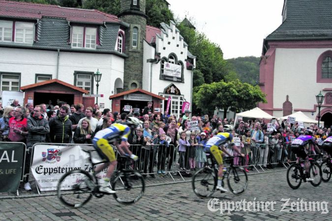 Wie auf diesem Foto vom 1. Mai 2023 möchte die Stadt auch in diesem Jahr beim Radklassiker mit einem großen Streckenfest um Aufmerksamkeit werben.  Foto: Julia Palmert